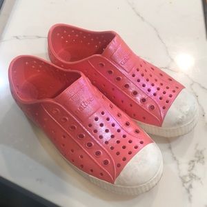 Native girls sandals size J1